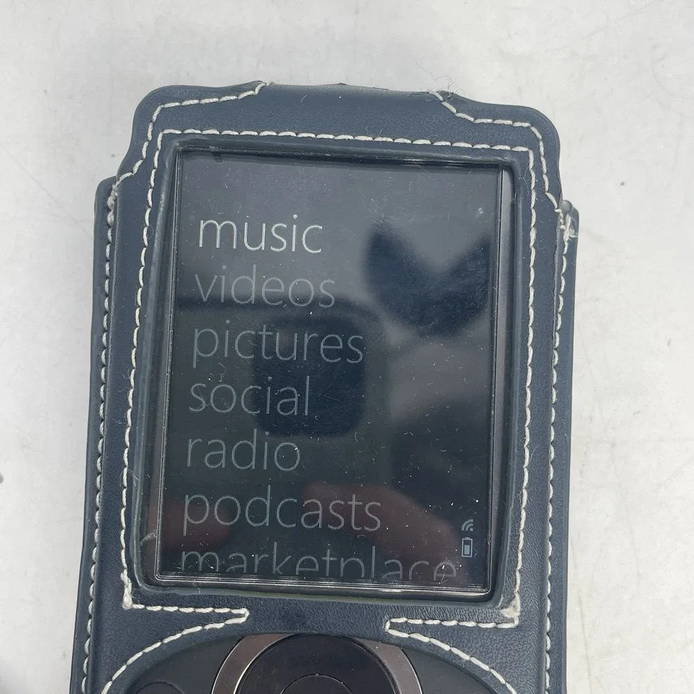Microsoft Zune 1st Generation 30 GB Black MP3 & FM Media Player 1089 Blue Works